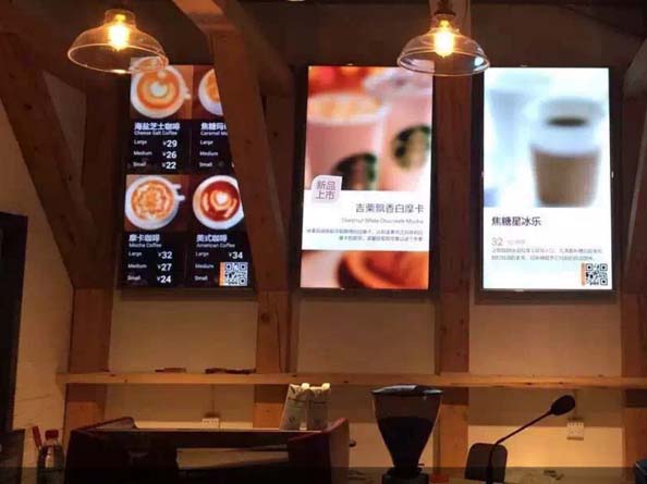 32寸液晶一體廣告機應用連鎖奶茶店